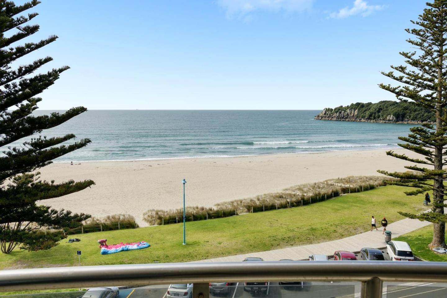 Oceanside Bliss - Absolute Beachfront - Uninterrupted Ocean Views With Pool Mount Maunganui Esterno foto