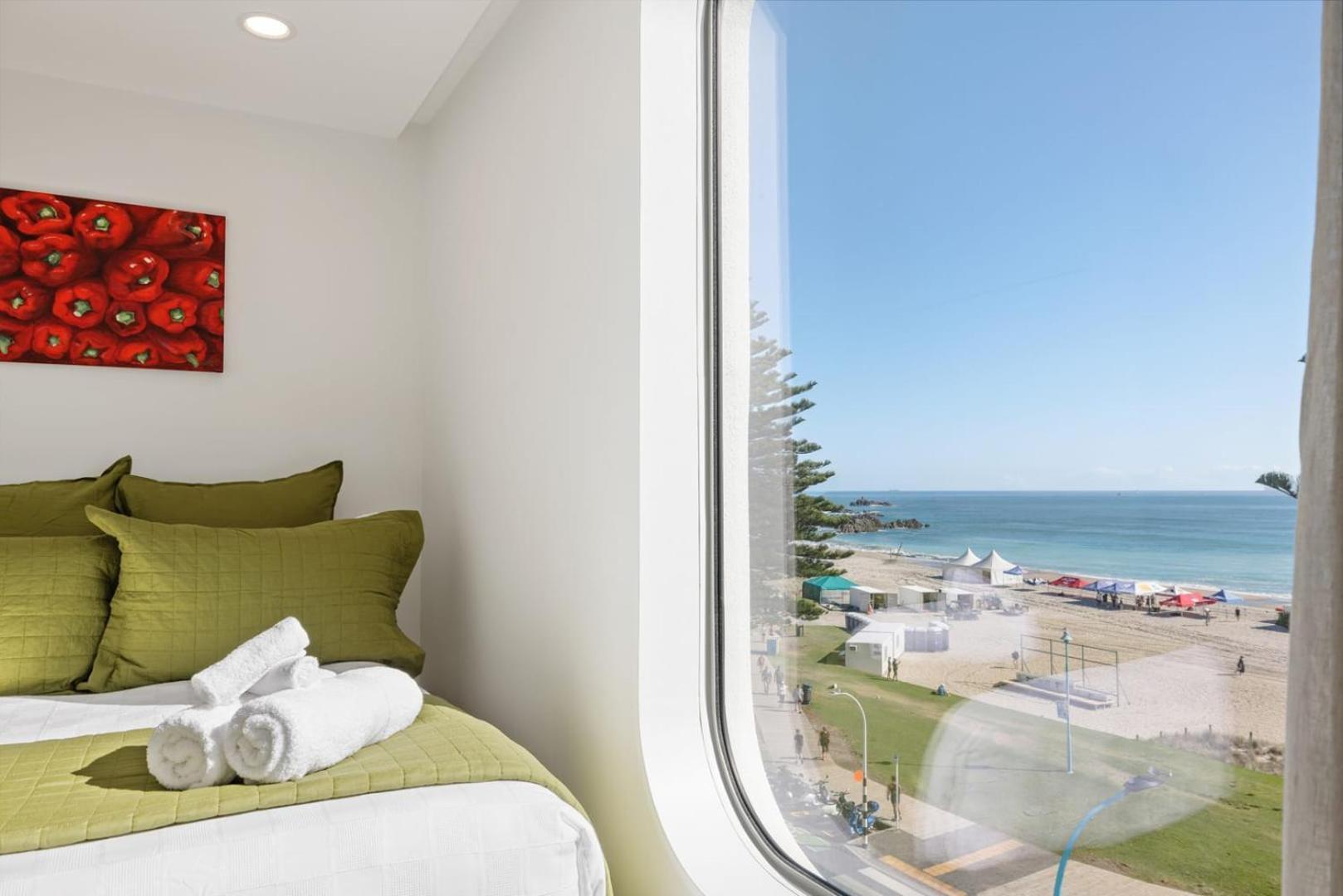 Oceanside Bliss - Absolute Beachfront - Uninterrupted Ocean Views With Pool Mount Maunganui Esterno foto