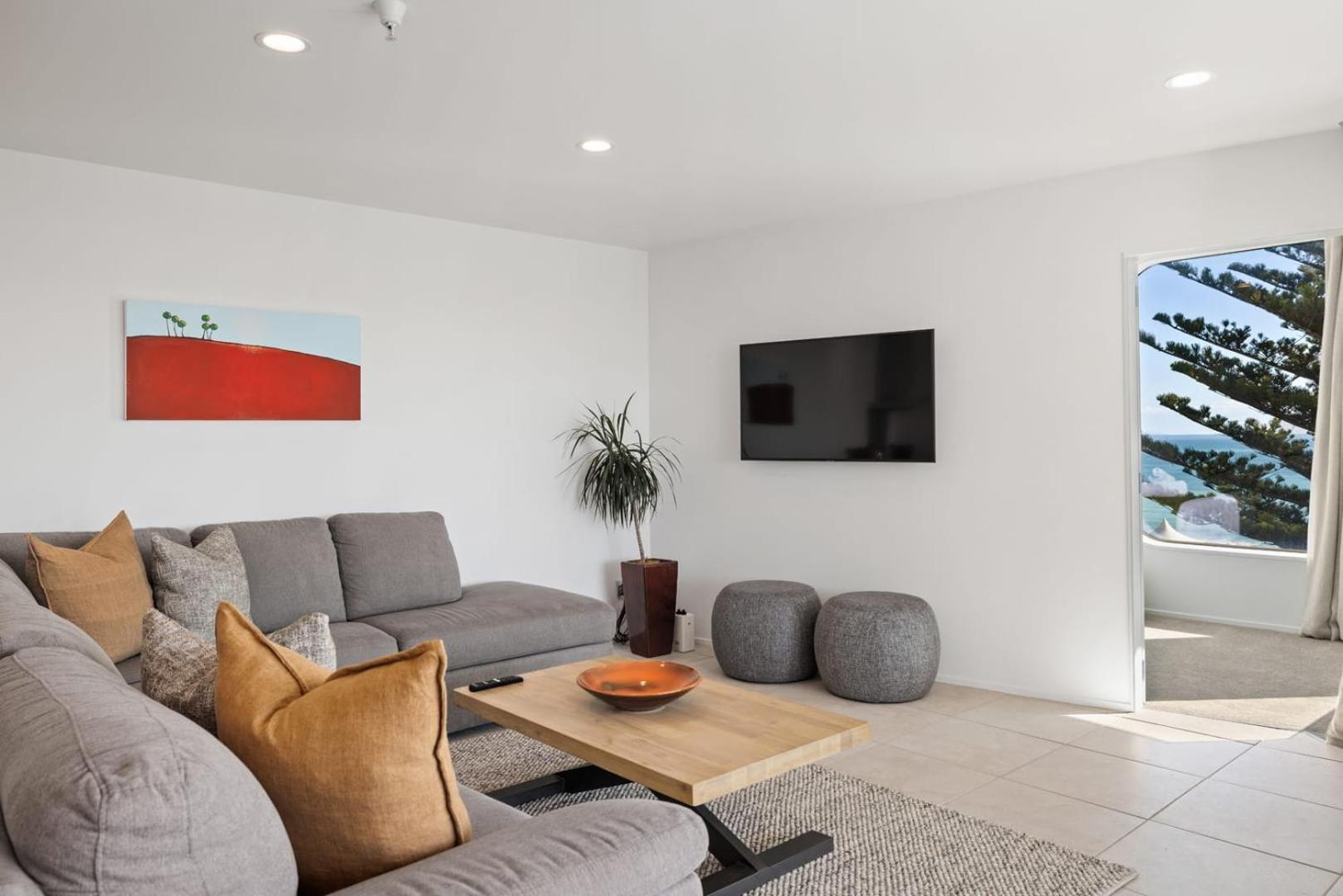 Oceanside Bliss - Absolute Beachfront - Uninterrupted Ocean Views With Pool Mount Maunganui Esterno foto