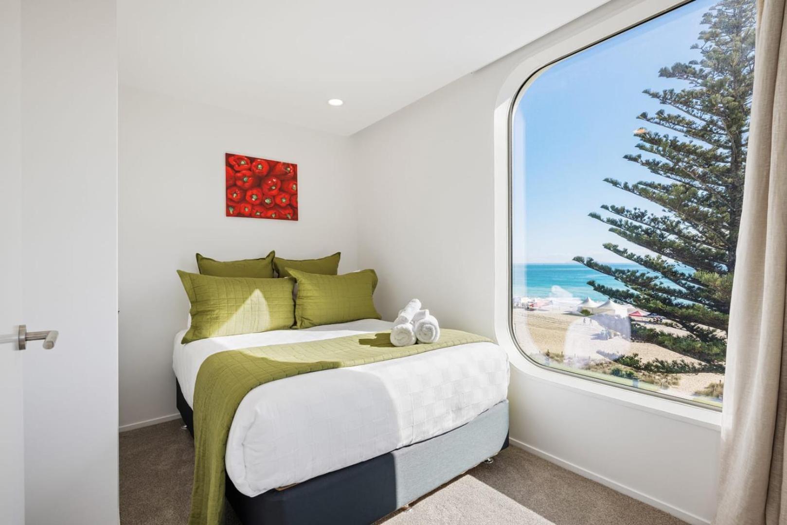 Oceanside Bliss - Absolute Beachfront - Uninterrupted Ocean Views With Pool Mount Maunganui Esterno foto
