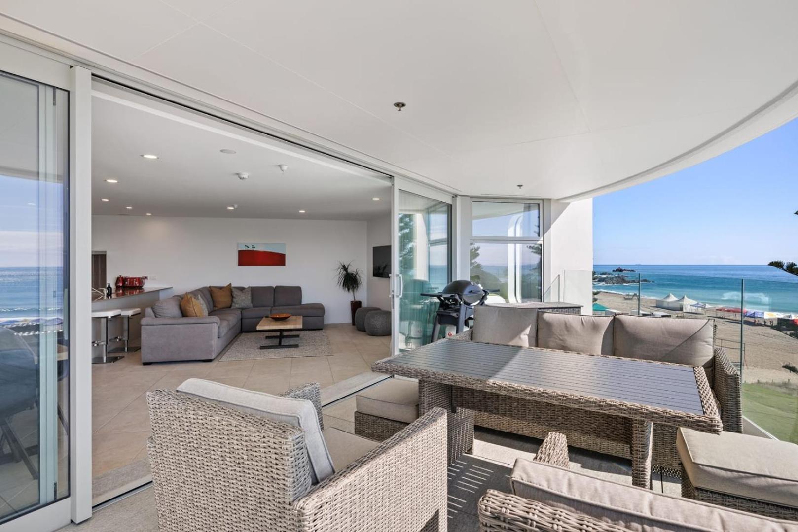 Oceanside Bliss - Absolute Beachfront - Uninterrupted Ocean Views With Pool Mount Maunganui Esterno foto
