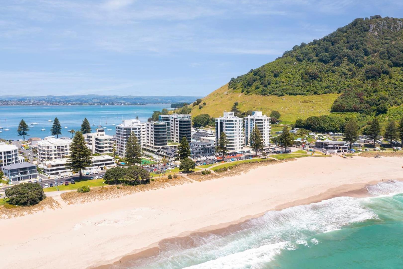 Oceanside Bliss - Absolute Beachfront - Uninterrupted Ocean Views With Pool Mount Maunganui Esterno foto