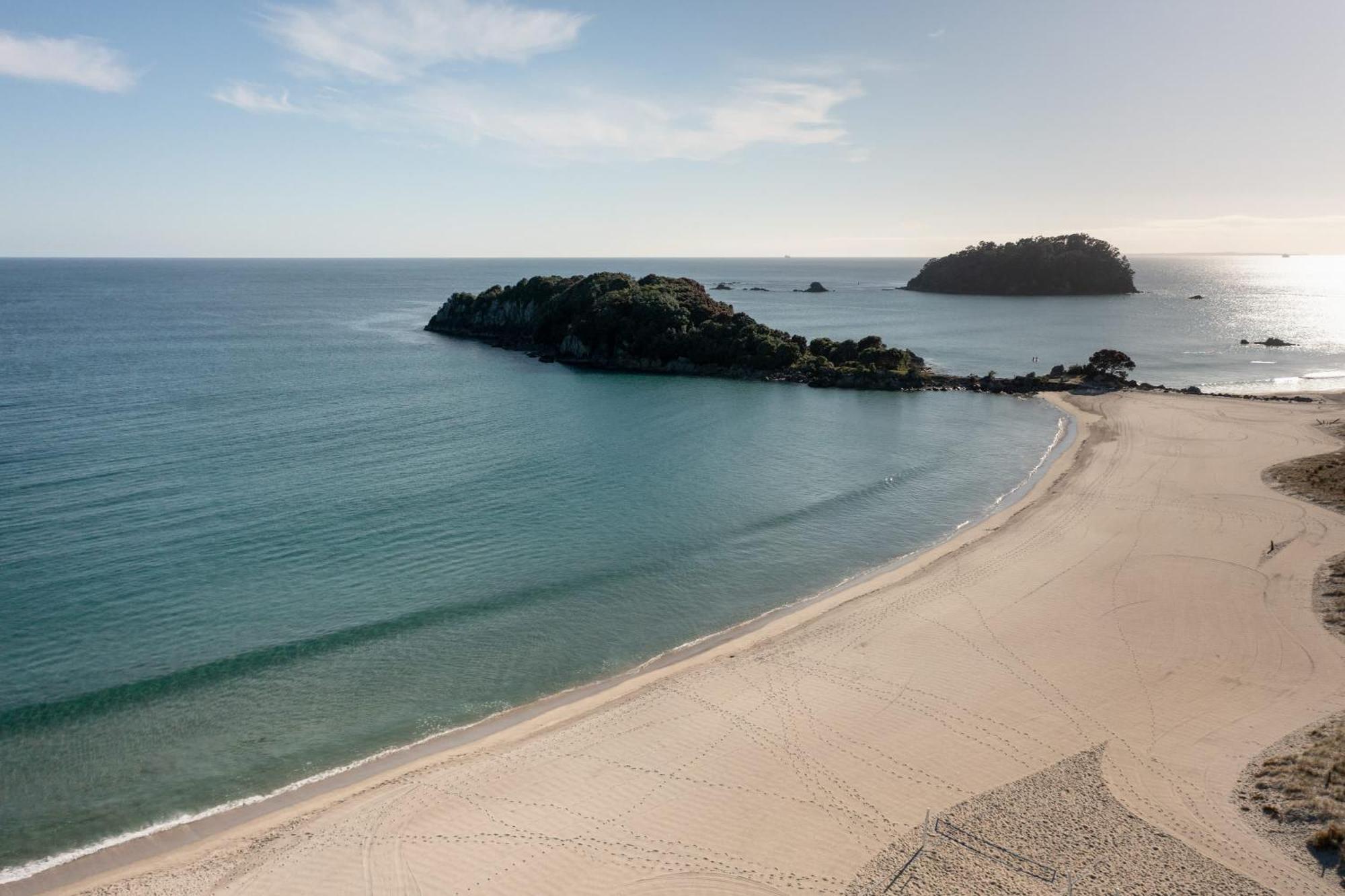 Oceanside Bliss - Absolute Beachfront - Uninterrupted Ocean Views With Pool Mount Maunganui Esterno foto