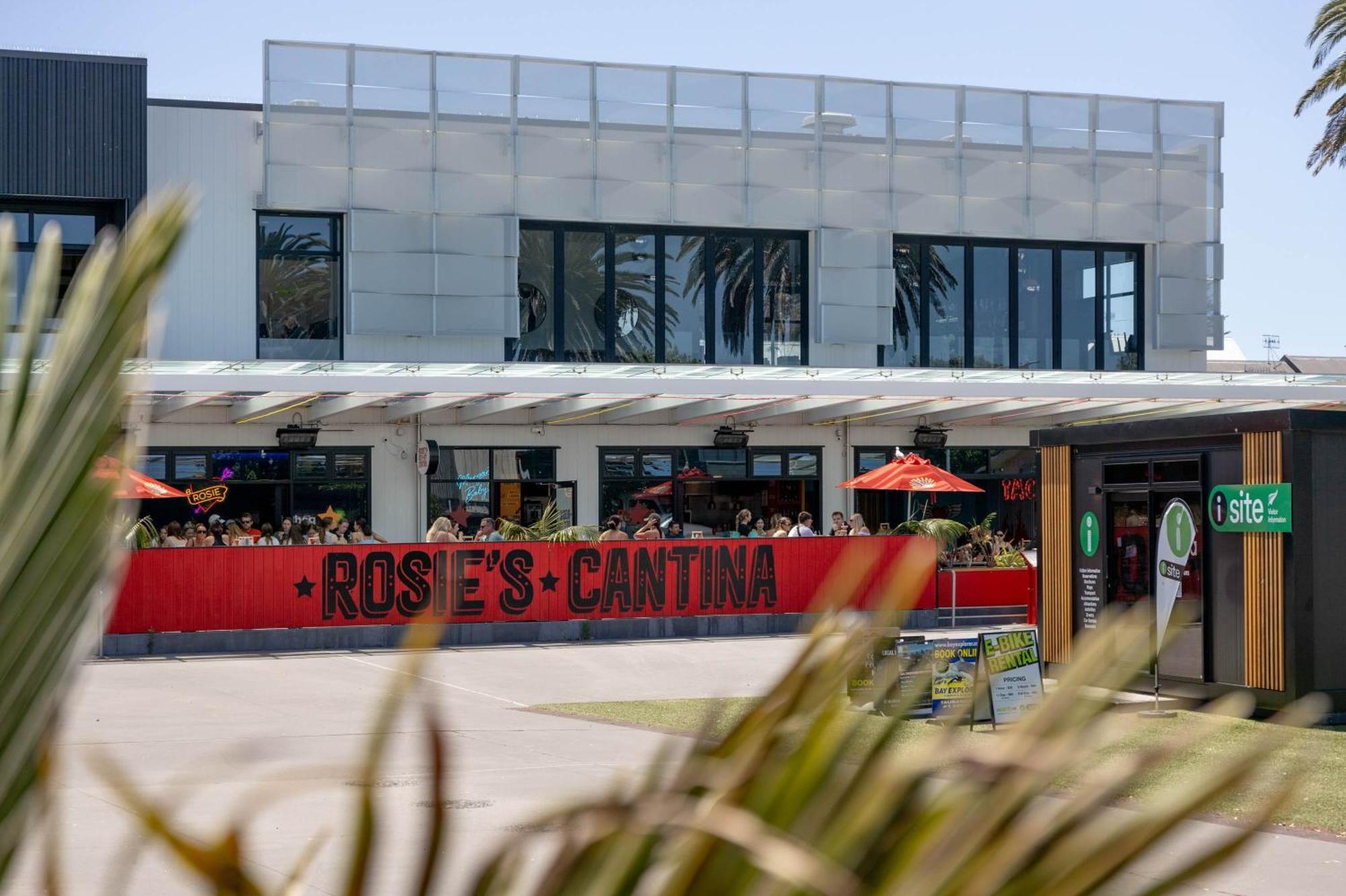 Oceanside Bliss - Absolute Beachfront - Uninterrupted Ocean Views With Pool Mount Maunganui Esterno foto